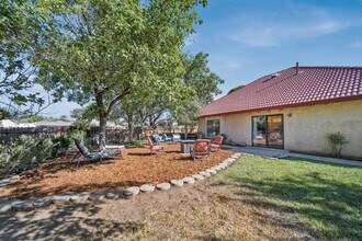 3622 Canterbury Dr in Redding, CA - Building Photo - Building Photo