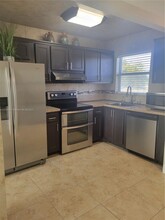 8110 Sunrise Lakes Blvd-Unit -209 in Sunrise, FL - Foto de edificio - Building Photo