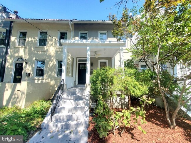 709 Shepherd St NW in Washington, DC - Building Photo - Building Photo