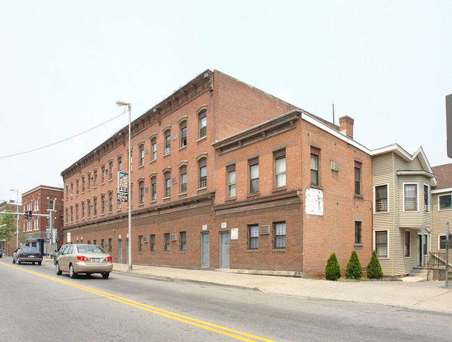 521-527 Main St in Poughkeepsie, NY - Foto de edificio - Building Photo