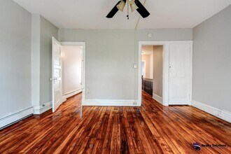 329 E Union St in Burlington, NJ - Building Photo - Building Photo