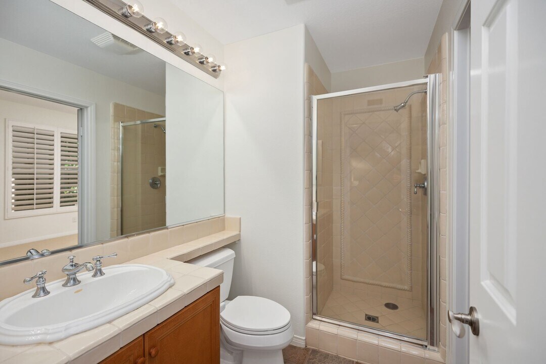 10 Sunset Cove in Newport Beach, CA - Building Photo
