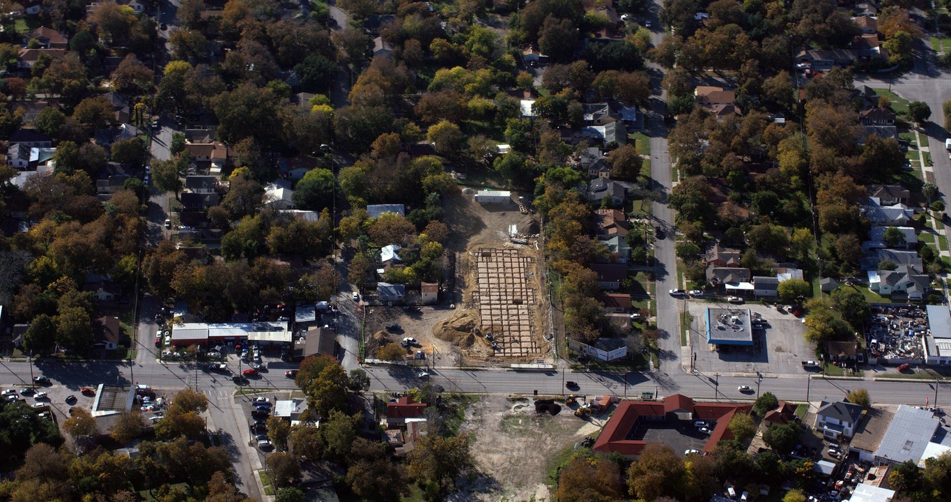 Village at Roosevelt in San Antonio, TX - Building Photo