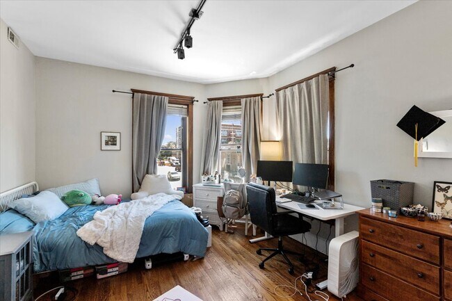 property at 4000 N Southport Ave