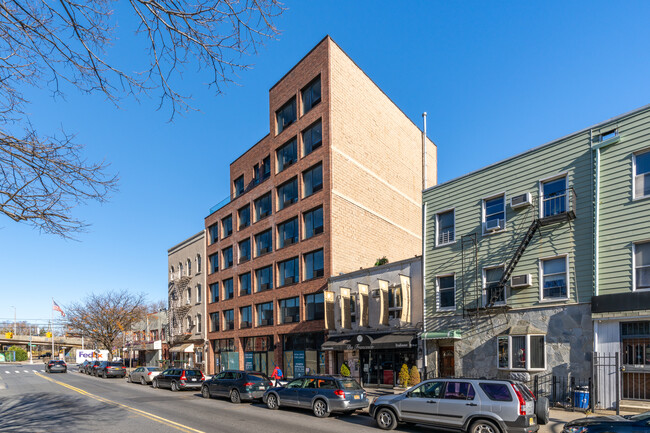 444 Graham Ave in Brooklyn, NY - Building Photo - Primary Photo