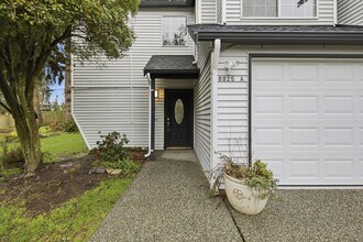 8825 231st Pl SW in Edmonds, WA - Foto de edificio - Building Photo