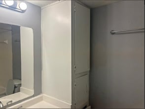 225 W McDowell Rd in Jackson, MS - Building Photo - Building Photo