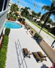 371 SW 8th St, Unit H2 in Boca Raton, FL - Building Photo - Building Photo