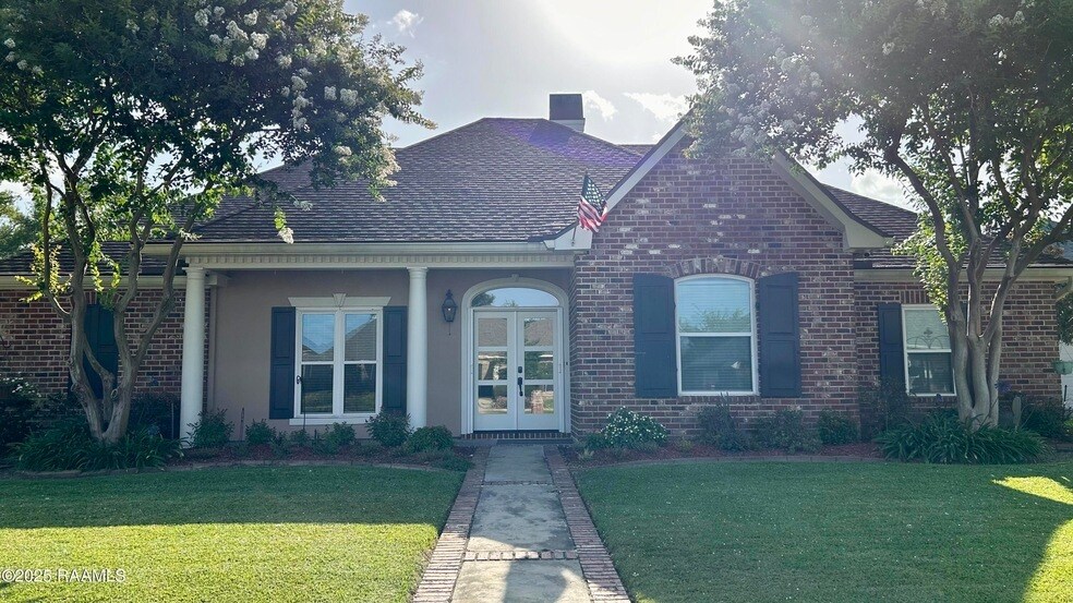 102 Midland Dr in Lafayette, LA - Building Photo