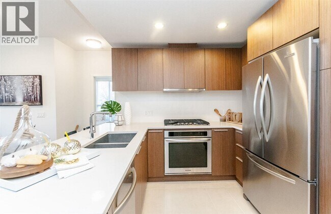 6033 Gray Ave in Vancouver, BC - Building Photo - Building Photo