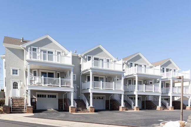 30 Main St in Avon By The Sea, NJ - Foto de edificio - Building Photo