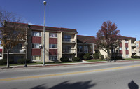 110 N Cass Ave in Westmont, IL - Foto de edificio - Building Photo