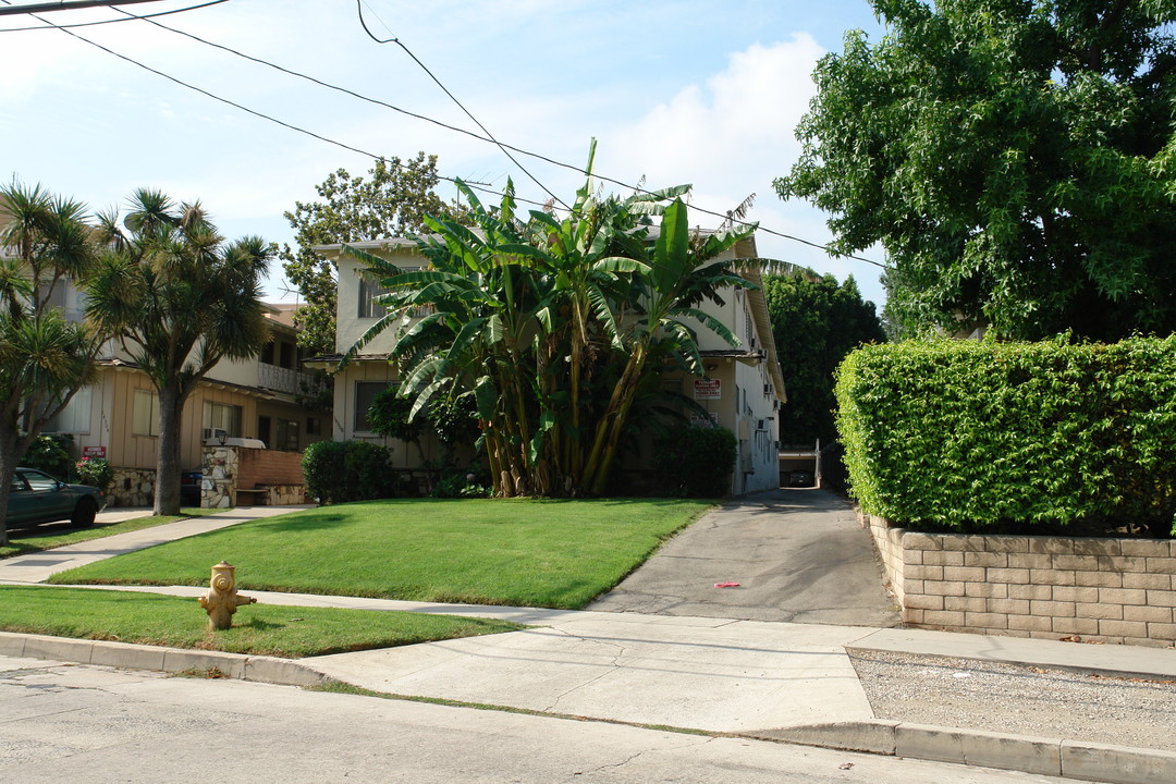 14308 Dickens St in Sherman Oaks, CA - Building Photo