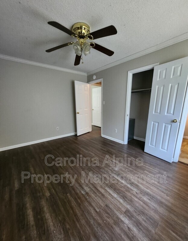 property at 1521 Rolling Meadow Ln
