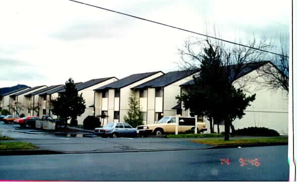 Rainier View I in Enumclaw, WA - Foto de edificio