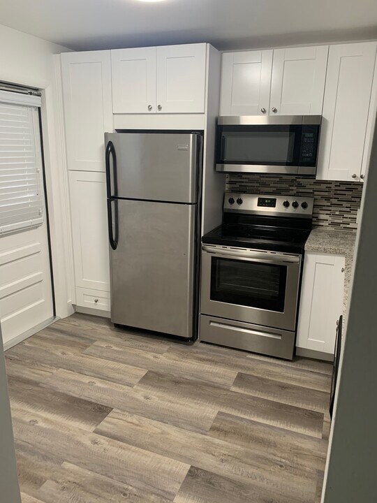 445 NE 195th St in Miami, FL - Building Photo