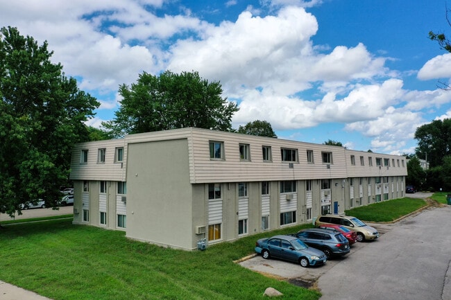Meadow Park Apartments in Rochester, MN - Foto de edificio - Building Photo