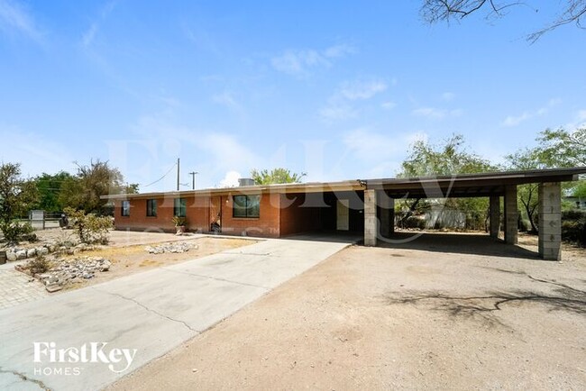 765 W Calle Sierra in Tucson, AZ - Building Photo - Building Photo