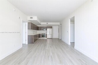 2960 NE 207th St in Aventura, FL - Building Photo - Building Photo