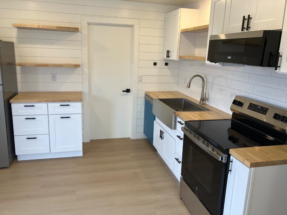 1421 Underwood Ct in Mckinleyville, CA - Building Photo