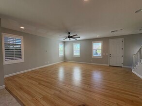 1928 W Chisum Trl in Phoenix, AZ - Foto de edificio - Building Photo