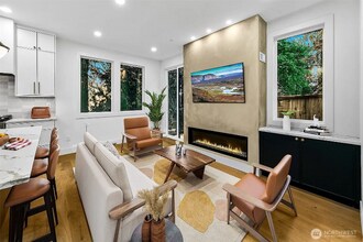 7317 128th Ave NE in Kirkland, WA - Foto de edificio - Building Photo