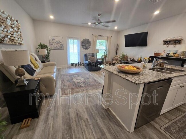 1226 Fairchild Vlg Dr in Pensacola, FL - Building Photo - Building Photo
