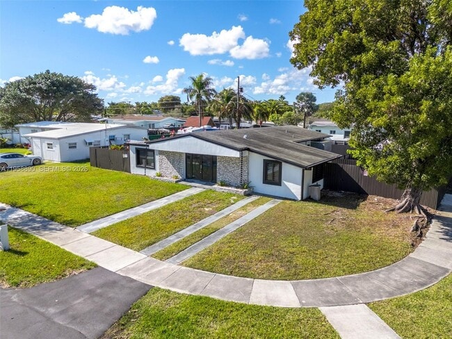 20000 Eagle Nest Rd in Cutler Bay, FL - Building Photo - Building Photo