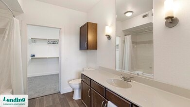 7373 Valley View Ln, Unit 1085 in Dallas, TX - Building Photo - Building Photo