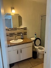 9350 Country Creek Dr, Unit 46 in Houston, TX - Building Photo - Building Photo