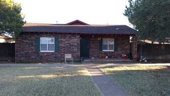 206-214 Mitchell St in Midland, TX - Building Photo