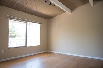 121 W Arrellaga St, Unit 005 in Santa Barbara, CA - Building Photo - Building Photo