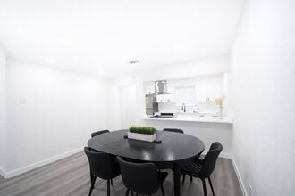 5221 Bonita Ave in Dallas, TX - Foto de edificio - Building Photo