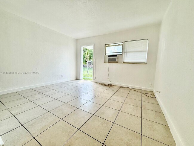 715 SW 10th St in Dania Beach, FL - Building Photo - Building Photo