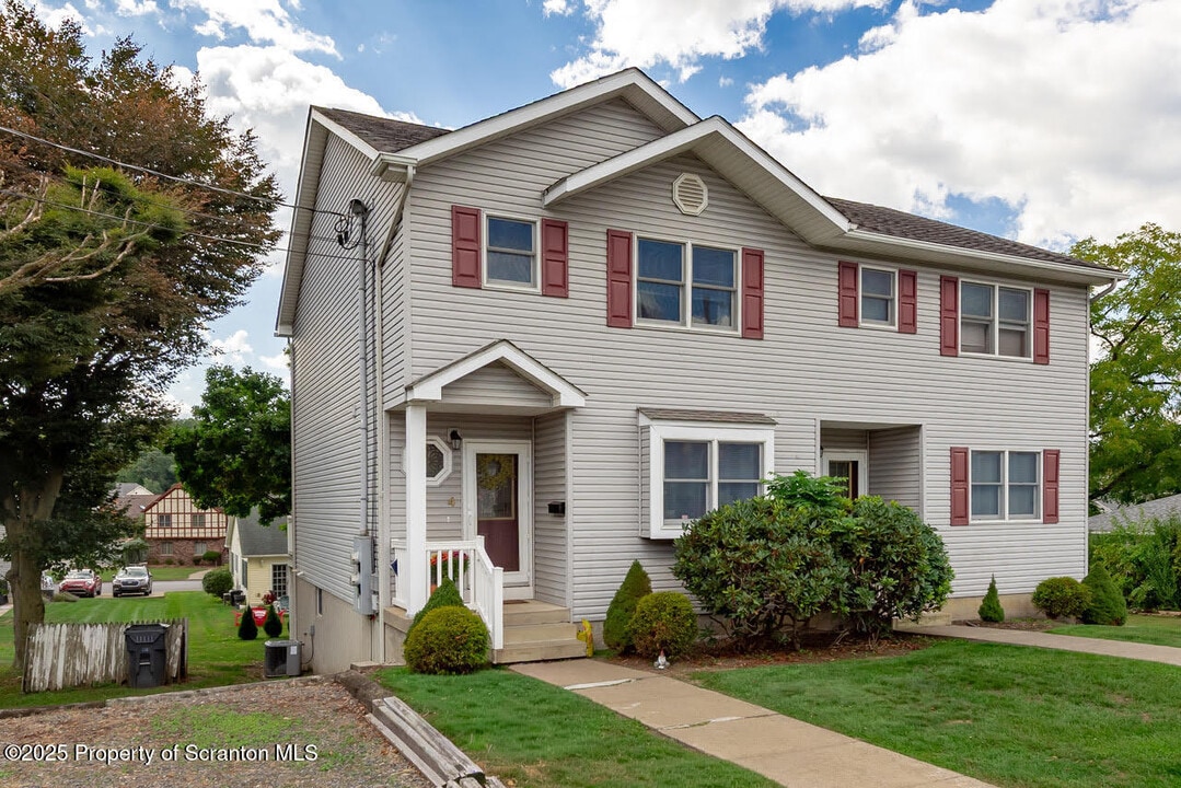 4 Scott St in Moosic, PA - Building Photo