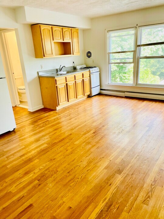 294 West Post Road, Unit 2C in White Plains, NY - Building Photo