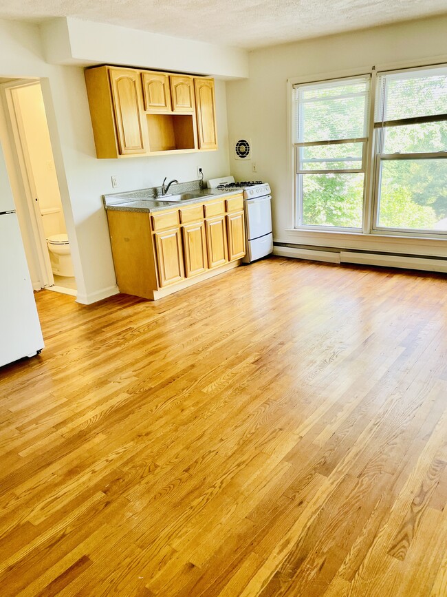 294 West Post Road, Unit 2C