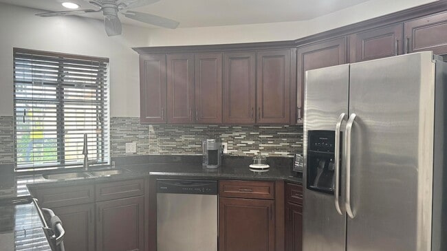 5195 Europa Dr, Unit H in Boynton Beach, FL - Foto de edificio - Building Photo