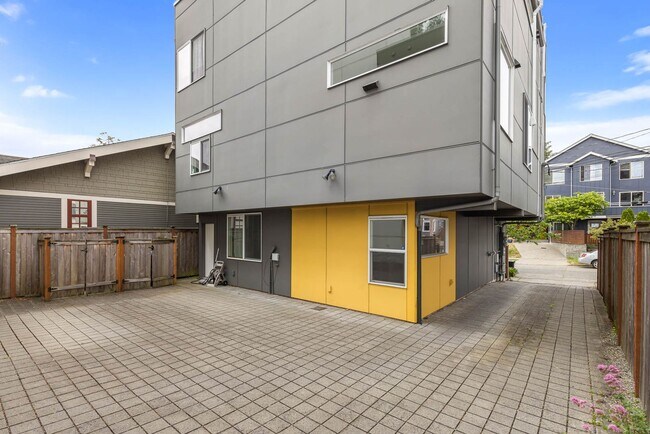 4504 Linden Ave N in Seattle, WA - Building Photo - Building Photo