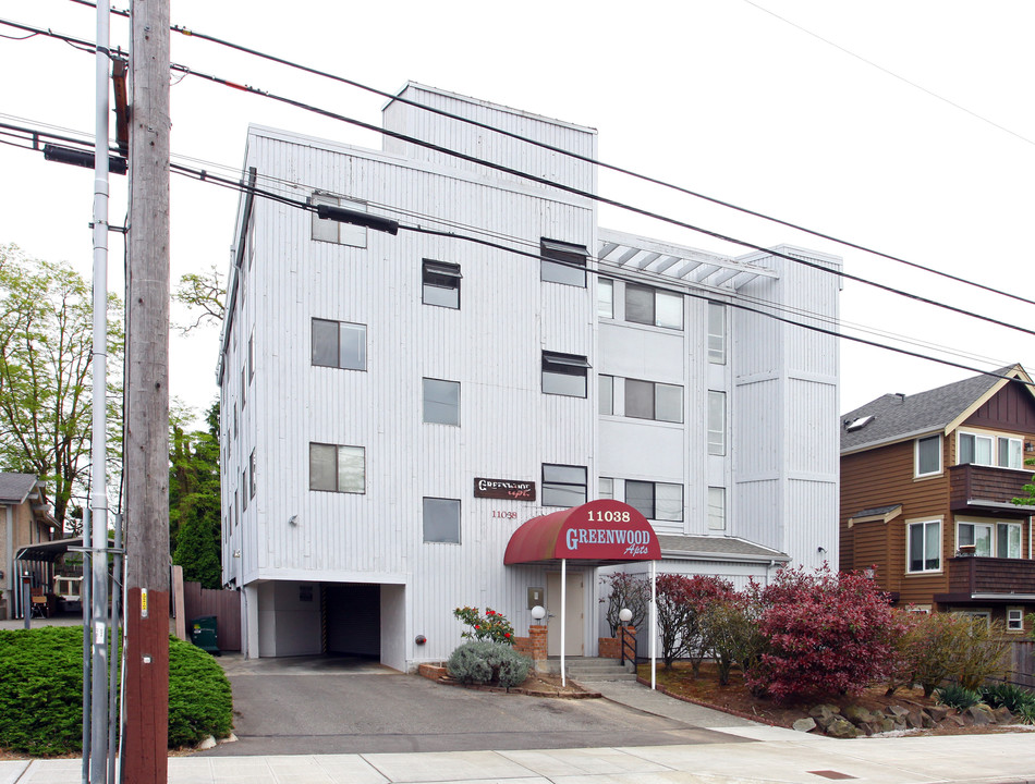 11038 N Greenwood Ave in Seattle, WA - Foto de edificio