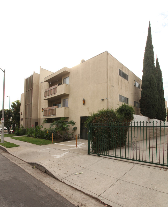 1301 N Mansfield Ave in Los Angeles, CA - Building Photo - Building Photo