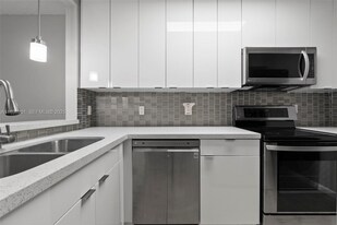 3586 N University Dr in Coral Springs, FL - Building Photo