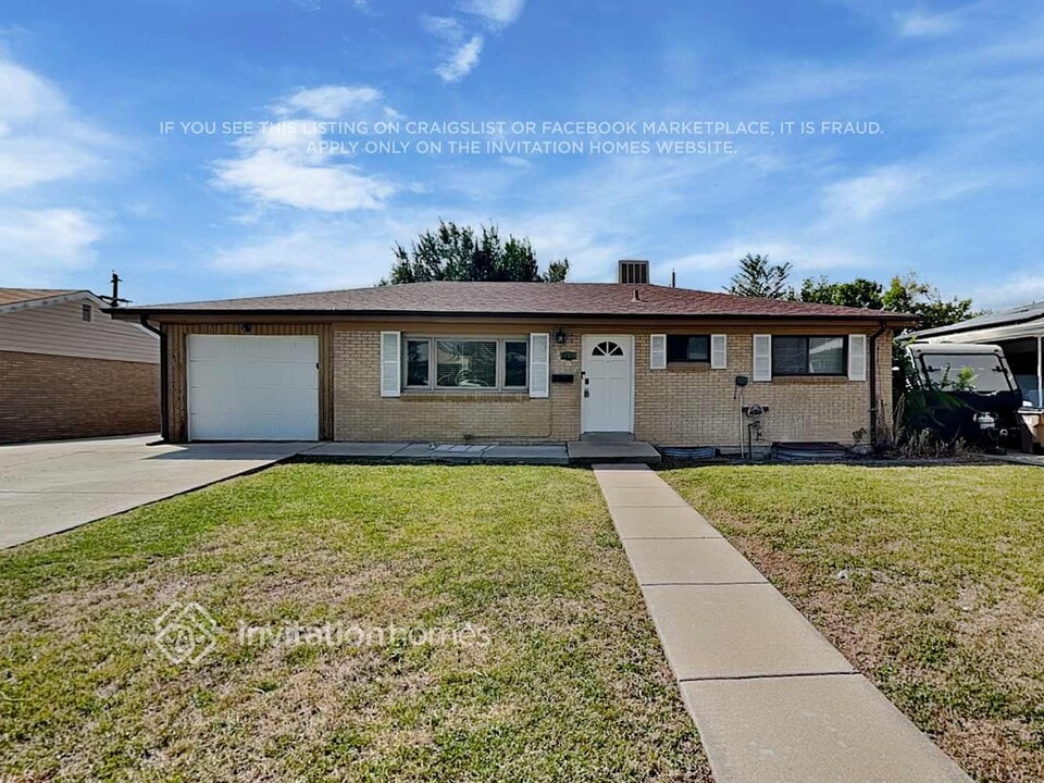 8011 Stuart Pl in Westminster, CO - Building Photo