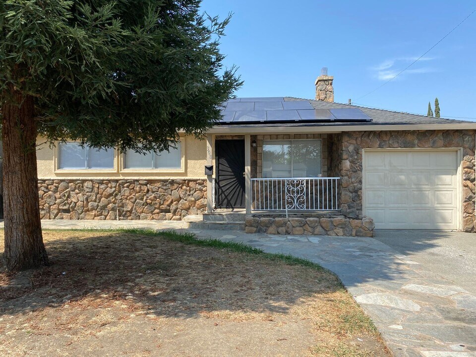 308 Acacia St in Vacaville, CA - Building Photo