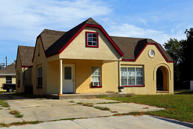 2401 NW 18th St in Oklahoma City, OK - Foto de edificio - Building Photo