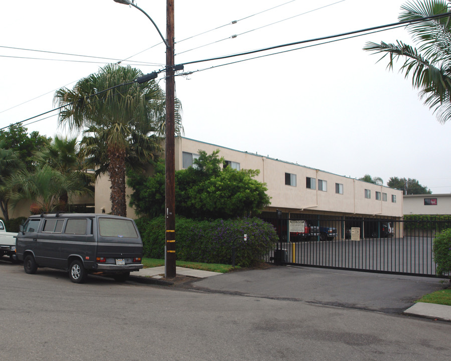 Oasis Apartments in Goleta, CA - Building Photo