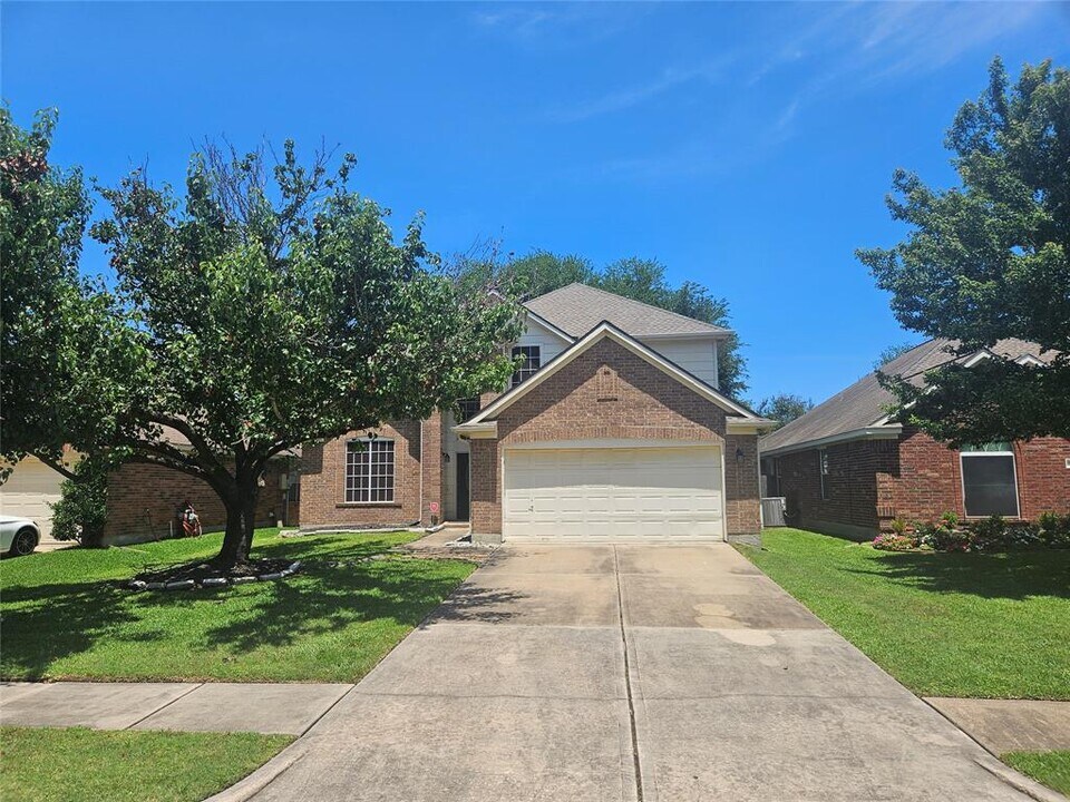9518 Willow Lodge Ct in Houston, TX - Building Photo