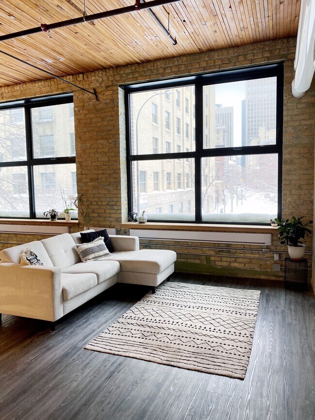 139 Market Av in Winnipeg, MB - Building Photo - Building Photo