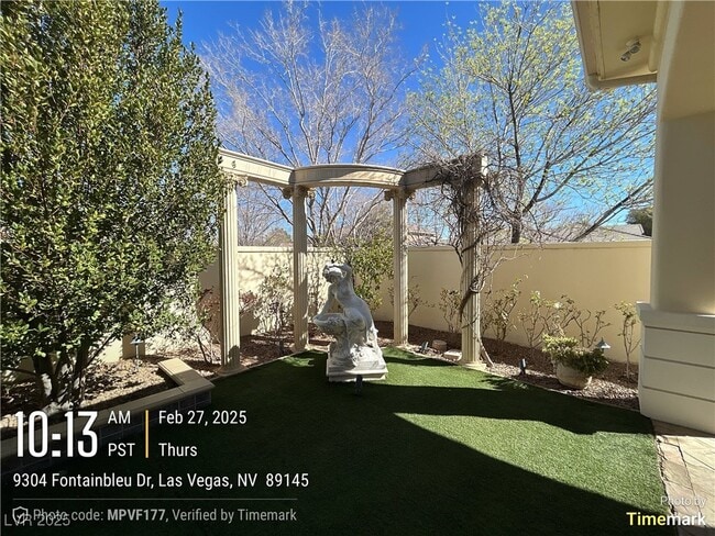 property at 9304 Fontainbleu Dr
