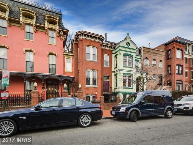 402 M Street NW, Unit Apt C in Washington, DC - Building Photo - Building Photo